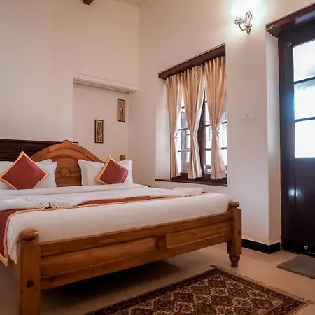Lakefront Home Hotel Ooty Exterior photo