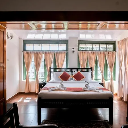 Lakefront Home Hotel Ooty Exterior photo