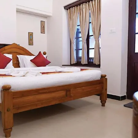Lakefront Home Hotel Ooty Exterior photo