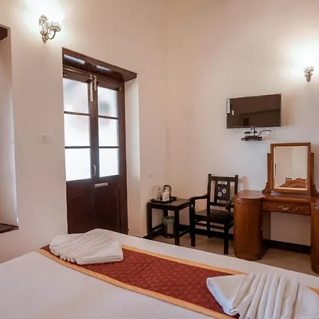 Lakefront Home Hotel Ooty Exterior photo