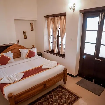 Lakefront Home Hotel Ooty Exterior photo
