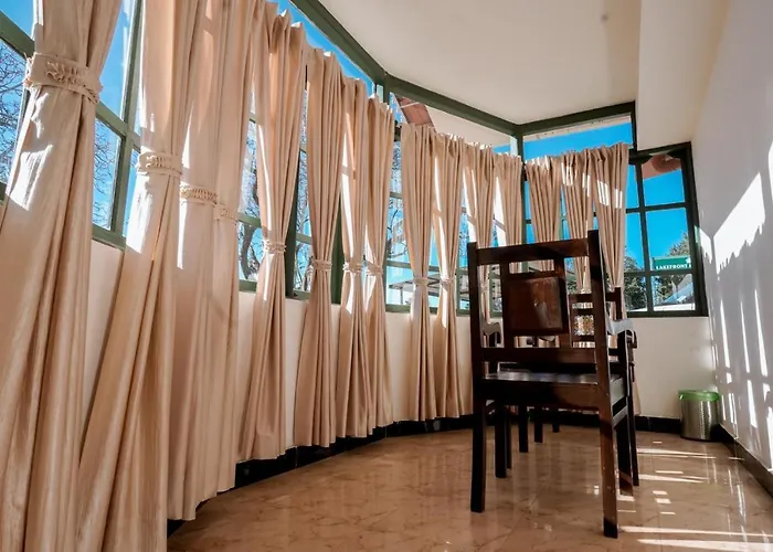 Lakefront Home Hotel